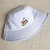 Beretten Verkoop van bananenvisser hoed Pure witte zwarte mode kersen borduurwerk hipster