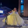 Princesse jaune robe de Quinceanera 2023 robes mexicaines Para Xv 15 robe de fête d'anniversaire doux 16 fleurs 3D luxe Cape robe de bal Corset Debutante Vestios 15 anos