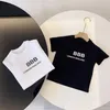 مصمم الأطفال أطفال الملابس بويز فتيات الصيف العلامة التجارية الفاخرة tshirts الأطفال تي شيرت مصممي مصممين أعلى المحملات الحروف الكلاسيكية المطبوعة المحملات tshirts مجموعة