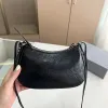 LE Designer Sacs À Bandoulière Chaîne Sac À Bandoulière Femmes Totes Sacs À Main Mode Argent Chaîne En Cuir Fourre-Tout Cross Body Moto Sac Petits Sacs À Main 19cm