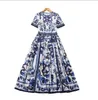 62 XL 2023 Runway Kleid Rundhalsausschnitt Kurzarm Blau Rot Empire Marke Gleicher Stil Kleid Flora Print Hochwertige Damenbekleidung sh