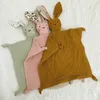 Koc kołysanie koc słodki battle rattle królicz muślin urodzony miękki bawełniany śpiące lalki Burp kojący tkanina koc edukacyjny Plush Rabbit 230525