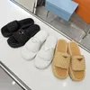 디자이너 슬리퍼 삼각형 버클 라피아 밀짚 Espadrilles 여성 두꺼운 바닥 샌들 슬립 온 뮬 슬라이드 레이디 플랫폼 웨지 스퀘어 발가락 플립 플롭 풀