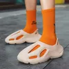 Sandalen mit Loch-Schuhen, die Männer online tragen, Promi-Strand im Sommer, rutschfeste Plateau-Mode für Herren, Sandalen und flache Outdoor-Hausschuhe, 230417