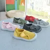 Athletic Shoes Spring Autumn Baby Boys and Girls Sticked Casual Soft Sole barn barn Bekväm luftpermeabel Prewalker