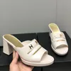 Dames slingbacks sandalen ontwerper schapenvacht kleding schoenen dikke hiel 7cm verstelbare enkel gesp gefdoenschoen gewatteerde textuur casual schoen met stofzak als geschenken