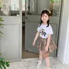 Tasarımcı Kids Giysileri Bebek Kız Giyim Setleri Kız Takım Yaz Karikatür Ayı T Shirt Üst Ekose etekler 2 adet Set Çocuk Kıyafetleri
