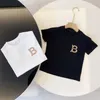 Designer baby barn kort ärm tees topps baby pojkar lyx skjortor flickor mode brev tshirts chilsrens casual brev tryckta kläder t-shirts 4151