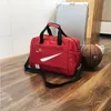 Duffel Bags Klasik Seyahat İş Çantası Fitness Çantası Erkekler Su Geçirmez Bagaj Tote Bavul Kadın Spor Spor Salonu Hafta Sonu Omuz