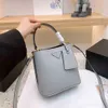 デザイナーバッグヒップPBAGトライアングルバケツバッグレザーレザーショルダーバッグデザイナーハンドバッグファッション