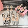 Designerskie sandały w kształcie serca w kształcie serca top luksusowe buty designerskie buty mody butów seksowne wysokie obcasy satynowe koronkowe buty imprezowe letnie na świeżym powietrzu