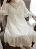 Vêtements de nuit pour femmes Robe de nuit pour femmes Pur coton Broderie Dentelle Col en V Vintage Princesse Chemises de nuit victoriennes Peignoir Fée Pyjamas