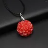 Hänghalsband syntetiska röda korallhalsband blommor med läder repkedja för kvinnor lyxkvalitet smycken 32mm