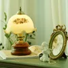 Lampade da tavolo Creative Flower Light Nordic French Luxury Studio Lampada da tavolo in legno massello Comodino Camera da letto Piccola