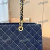 39 cm mörkblå denim damer stor tygväska diamantgitter quiltad utomhus rese axelväska brev broderi designer crossbody stor kapacitet lyxhandväska