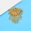 Broches Cindy Xiang Handmade Crystal Bead Braid Fan For Women and Men Ethnic Design Pin 5 kleuren Beschikbare hoge kwaliteit