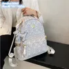 borse a tracolla all'ingrosso 4 colori stile college rivetto personalità zaino ciondolo cartone animato borsa moda di grande capacità lettere popolari borsa a tracolla 8001 #