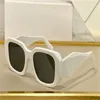 Óculos de sol de tendência de moda de designer de luxo para mulheres 17w Única forma de forma de forma quadrada de forma de corte de verão de verão versátil estilo UV Protection vêm com estojo