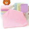 Asciugamano quadrato goffrato in microfibra 25 * 25 cm asciugamano per bambini altamente assorbente asciugamano promozionale per il lavaggio delle mani