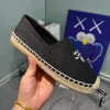 Nowy P Trójkąt markowy kobiety swobodne buty płaskie espadrilles bling kryształowy damski damski buty rybackie sandały letni metal logo dzianinowe splot Sole Canvas Buty 35-40