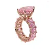 Cluster-Ringe Iced Out Bling Gold gefüllt Tropfen rosa CZ Ring für Mädchen Frauen Baguette Verlobungsband Luxus Fingerschmuck
