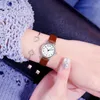 Relógios de pulso vintage pulseira de couro feminino relógios pequenos ponteiro de design simples mostrador de número feminino relógio analógico de quartzo