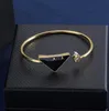 Bracelets Triangle Exquis Bracelet Manchette Or Argent Plaqué Lettre Bracelet Designer Bijoux Bracelet Classique pour Hommes Femmes Amoureux De Mariage Cadeau