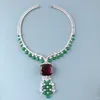 Designer Collection Party Choker Necklace Stud örhängen Kvinnor Lady Tassels Inlay Zircon Diamond Synthetic Ruby Big Pendant Green Beads Chain Smyckesuppsättningar