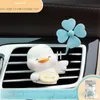 Ny Universal Car Gentle Cartoon Doll Decoration Aromatherapy älskvärt luftuttag Aromaterapibiltillbehör Söt söta