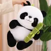 Miękka panda plusza nadziewane zwierzę zwierzęta trzymające bamboos panda niedźwiedź dziecko uspokoić lalkę wysokiej jakości prezent urodzinowy dzieci