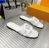 Kvinnors äkta läder platt botten tofflor Fashion Letter Hollow Out Sandals Show Party Wedding Summer Lightweight Beach Shoes 35-43