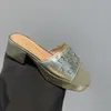 Rosa designer sandaler 4,5 cm chunky klack tofflor mode silver spänne dekoration kvinnors sko 35-42 med lådplattformshälskor 8,5 cm hög klackad sandal toffel