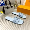 Kvinnors äkta läder platt botten tofflor Fashion Letter Hollow Out Sandals Show Party Wedding Summer Lightweight Beach Shoes 35-43