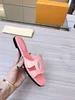 Nuovo Designer Release Sandals Lettera rosa nero marrone chiaro Slipisti piatti da estate da donna 35-42