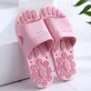 Slippers frios 2023 mulheres pisos internos sapatos planos menina não deslizamento chinelos de banho caseira feminina massagem confortável zapatillas