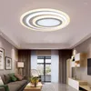 シャンデリアリキスルームベッドルームのデザインアクリルシャンデリアフィクスチャー用のリモコンモダンなLED天井