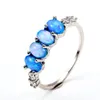 Fedi nuziali Trendy Blue Fire Opal Anello di fidanzamento Singola fila Piccola pietra ovale Colore argento vintage Per le donne Gioielli BohoMatrimonio