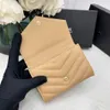 Дизайнерские кожаные женские кошельки роскошные металлические письма женщины хэтч короткие кошельки держатели карт с высокой емкостью дизайнерские пакеты складные кошельки
