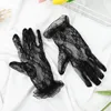 Rękawiczki sportowe 2Pairs moda seksowna długość nadgarstka Kobiety Bride Black Lace Mittens do imprezowych akcesoriów ochrony przeciwsłonecznej.