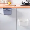 Nouvelle voiture armoires de cuisine porte suspendues poubelles en plastique seau de rangement poubelle multifonctions suspendus poubelle chaude