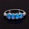 Fedi nuziali Trendy Blue Fire Opal Anello di fidanzamento Singola fila Piccola pietra ovale Colore argento vintage Per le donne Gioielli BohoMatrimonio