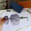 2022 Nya fashionabla solglasögon för kvinnor Tiktok Live TV -glasögon Cut Edge Anti UV Personliga ramlösa solglasögon två för en