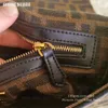 Lyxdesigner Baguette Bag Handväskor Purses Fashion Ancient Shoulder Crossbody Bags Pouch Högkvalitativ vintage Messenger -väska för kvinnor med Wide Strap Fenti