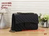 S Totes Kadın Tasarımcıları Çanta Crossbody Tote Çanta Çanta Lüks Marka Mesaj Çantaları Klasik Pu Deri #10028 Cüzdan Altın Zincir 31cm Moda Siyah