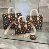 Tote Kusama Multi Pochette Yayoi Kusama Dot Artwork Wysokiej jakości płócienne kropki Monogramy Monogramy Drukuj kolorowy szybki projektant Accessoires Crossbody