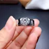 Klusterringar 2023 Sparkling Moissanite Ring för män Real 925 Silver 8 8mm Size Gem Birthday Present Shiny Better Than Diamond Strong Power