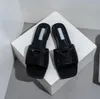 Vrouwen slippers voor luxe strass silon sandalen zomer glijbaan dames strand sexy dikke hakken klassieke p sandaaldriehoek lage hiel slipper