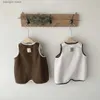 Rompers 2023 Koreaanse pasgeboren baby pyjama's schattige borduurwerk beer peuter slaapzak rompers mouwloze baby musline deken slapers t230529
