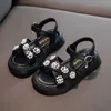 Sandalen Kinder Sandalen 2023 Sommer Neue Mädchen Stil Kinder Mode vielseitige Perlen süße Prinzessin Hakenschleife Solid Schwarz für Show R230529