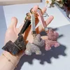 Portachiavi di cristallo di lusso bulldog francese tether in pelle di strass con catena di cane fascino borsa da donna portachiavi auto da uomo gioielli G230526